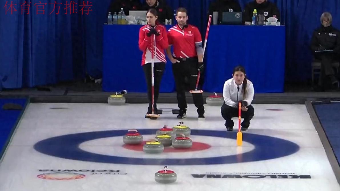 冬奥会冰壶混双资格赛:中国队7-4丹麦队 取得四连胜 冬奥会冰壶混双资格赛:中国队7-4丹麦队 取得四连胜